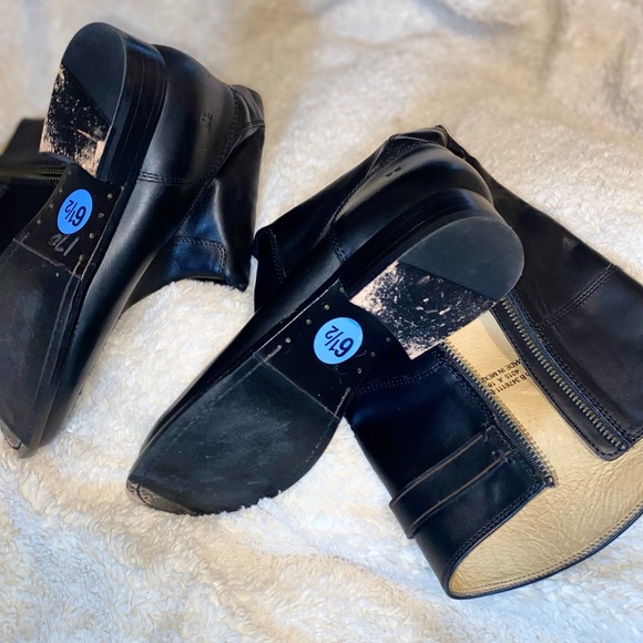 Frye Boots- Melissa Button Lug Tail 6.5, black leather - Picture 2 of 3